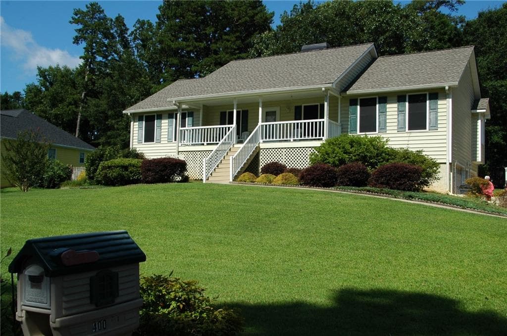 3 bedroom, 3 bathroom, 1,694 sq ft single family residence for sale at 400 Lambeth Drive, Hiram, GA 30141