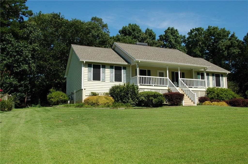 3 bedroom, 3 bathroom, 1,694 sq ft single family residence for sale at 400 Lambeth Drive, Hiram, GA 30141 — photo 3