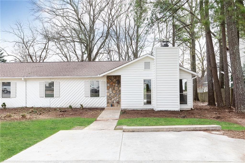 3 bedroom, 2 bathroom duplex for rent at 1604 Walker Street B, Smyrna, GA 30080 for $2,350 a month — photo 2
