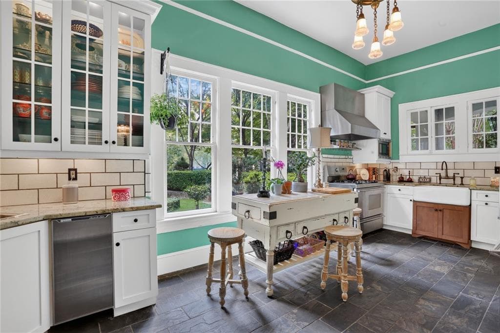 3 bedroom, 3 bathroom, 3,250 sq ft single family residence for sale at 909 Myrtle Street, Atlanta, GA 30309 — photo 4