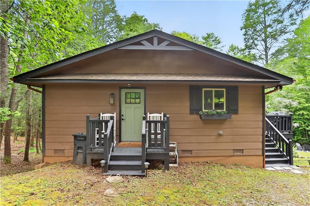 3 bedroom, 2 bathroom, 1,568 sq ft single family residence for sale at 333 Bent Wood Lane, Blue Ridge, GA 30513 — photo 2