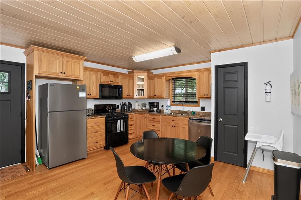 3 bedroom, 2 bathroom, 1,568 sq ft single family residence for sale at 333 Bent Wood Lane, Blue Ridge, GA 30513 — photo 6