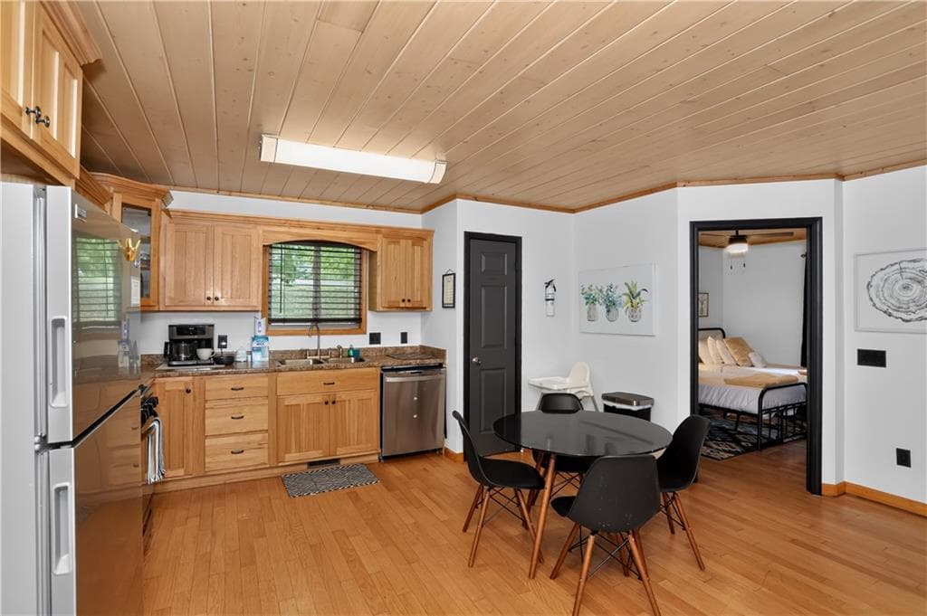 3 bedroom, 2 bathroom, 1,568 sq ft single family residence for sale at 333 Bent Wood Lane, Blue Ridge, GA 30513 — photo 7