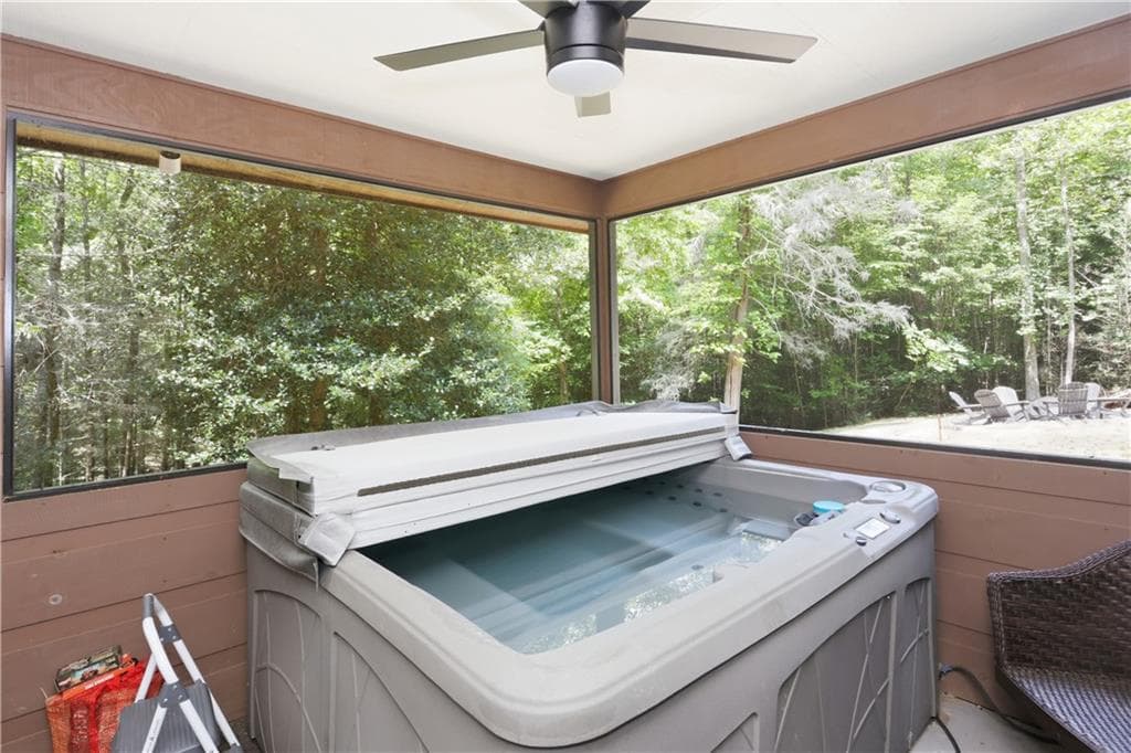 3 bedroom, 2 bathroom, 1,568 sq ft single family residence for sale at 333 Bent Wood Lane, Blue Ridge, GA 30513 — photo 4