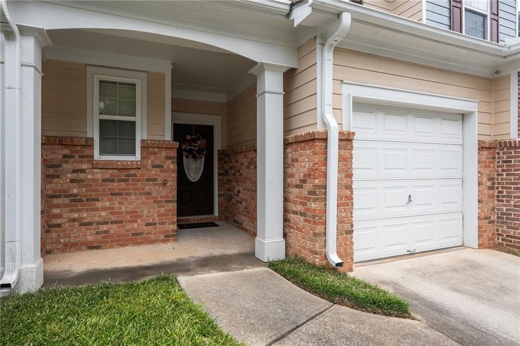 3 bedroom, 3 bathroom, 1,681 sq ft townhouse for sale at 4028 Carlinswood Way, Stone Mountain, GA 30083 — photo 2