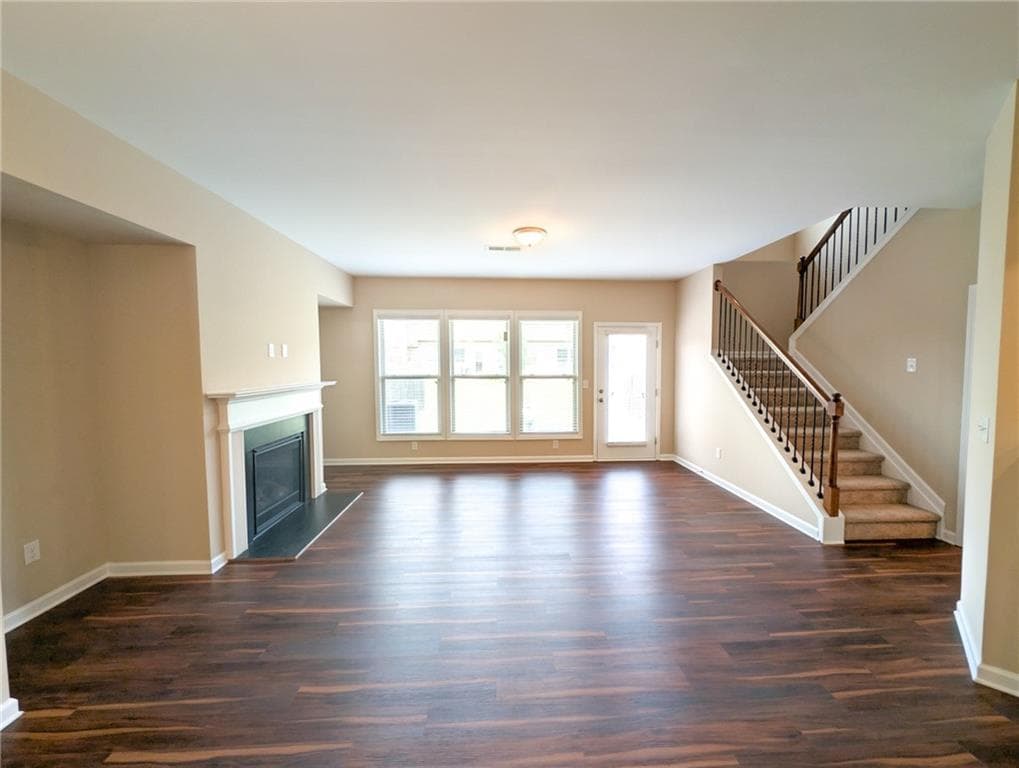 3 bedroom, 3 bathroom, 1,873 sq ft townhouse for sale at 5925 Shiloh Woods Drive, Cumming, GA 30040 — photo 6