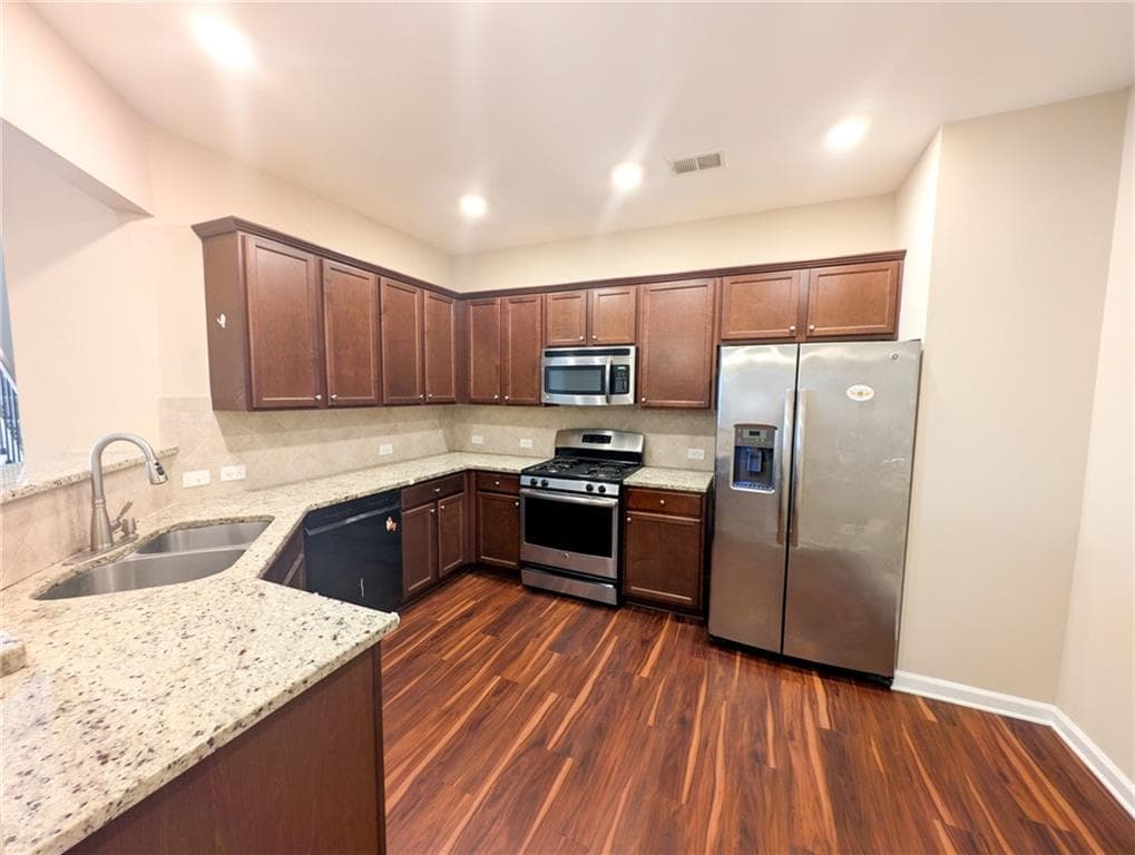 3 bedroom, 3 bathroom, 1,873 sq ft townhouse for sale at 5925 Shiloh Woods Drive, Cumming, GA 30040 — photo 8