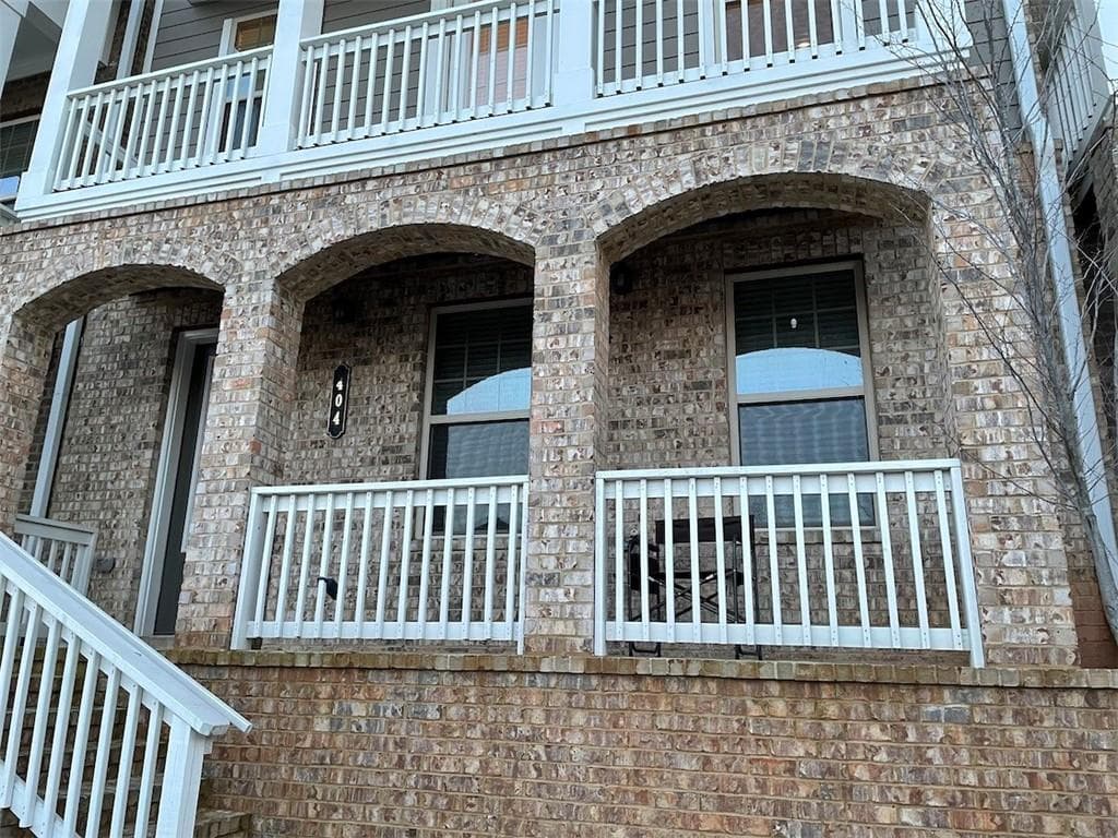 4 bedroom, 4 bathroom, 2,525 sq ft townhouse for rent at 404 Caravelle Walk, Alpharetta, GA 30005 for $3,800 a month — photo 2