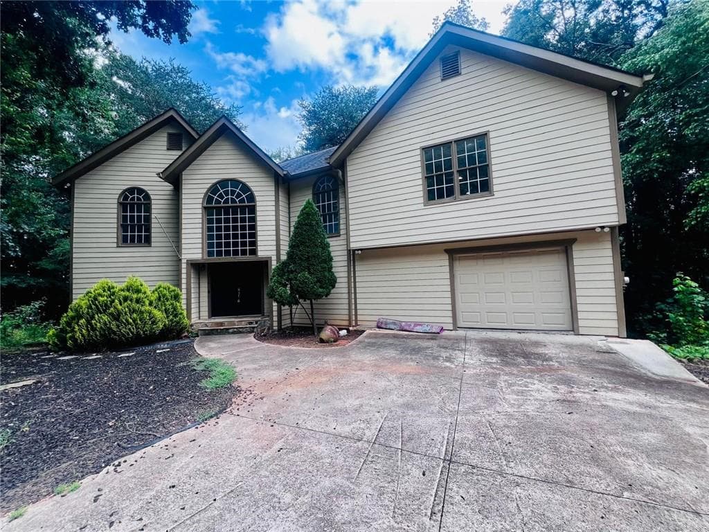 4 bedroom, 5 bathroom, 5,990 sq ft single family residence for rent at 235 Moss Overlook Road, Dawsonville, GA 30534 for $2,990 a month — photo 2