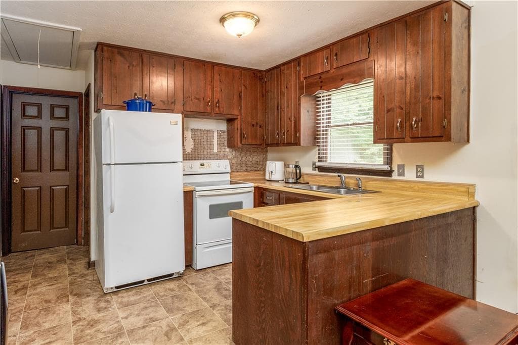 2 bedroom, 2 bathroom, 1,125 sq ft single family residence for sale at 5479 Southern Drive, Villa Rica, GA 30180 — photo 9