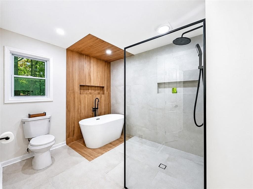 4 bedroom, 3 bathroom, 2,221 sq ft single family residence for sale at 3741 Northpoint Drive, Marietta, GA 30062 — photo 8