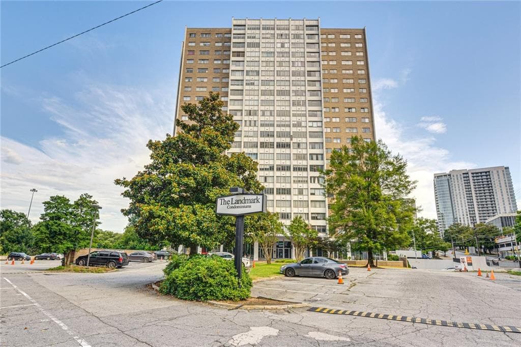 2 bedroom, 2 bathroom, 1,256 sq ft condominium for sale at 215 Piedmont Avenue # 1206, Atlanta, GA 30308 — photo 1 of 30