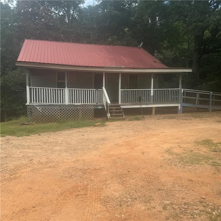 5 bedroom, 1 bathroom, 1,984 sq ft single family residence for sale at 2398 James Springs Road, Danielsville, GA 30633 — photo 3