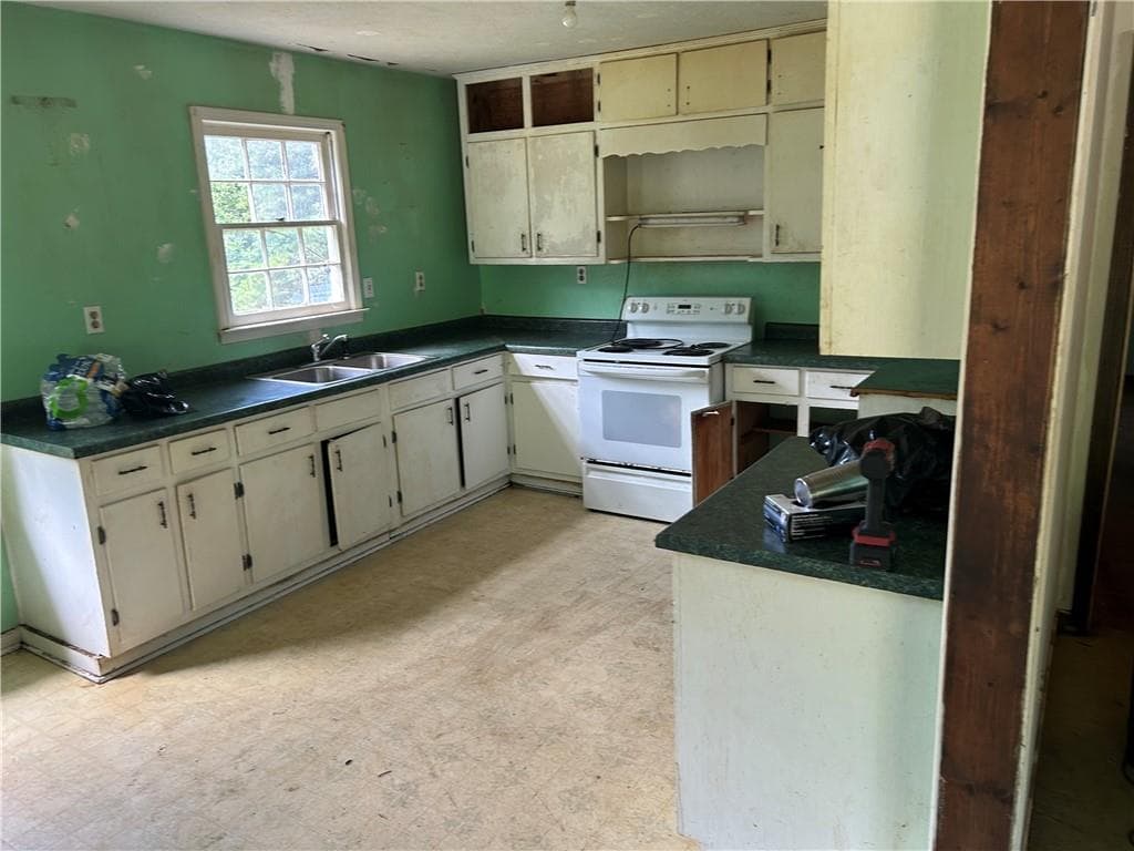 5 bedroom, 1 bathroom, 1,984 sq ft single family residence for sale at 2398 James Springs Road, Danielsville, GA 30633 — photo 4