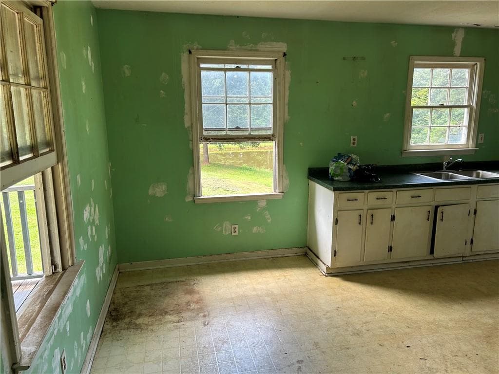 5 bedroom, 1 bathroom, 1,984 sq ft single family residence for sale at 2398 James Springs Road, Danielsville, GA 30633 — photo 5