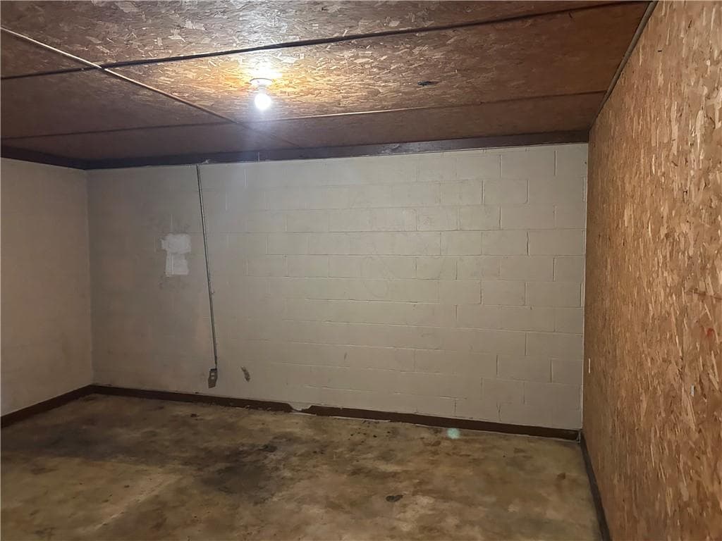 5 bedroom, 1 bathroom, 1,984 sq ft single family residence for sale at 2398 James Springs Road, Danielsville, GA 30633 — photo 8