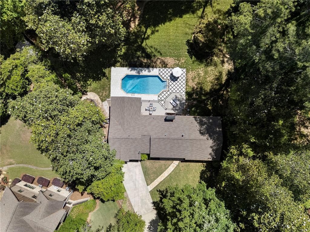 4 bedroom, 4 bathroom, 2,358 sq ft single family residence for rent at 4770 Chatworth Court, Sandy Springs, GA 30342 for $6,000 a month — photo 4