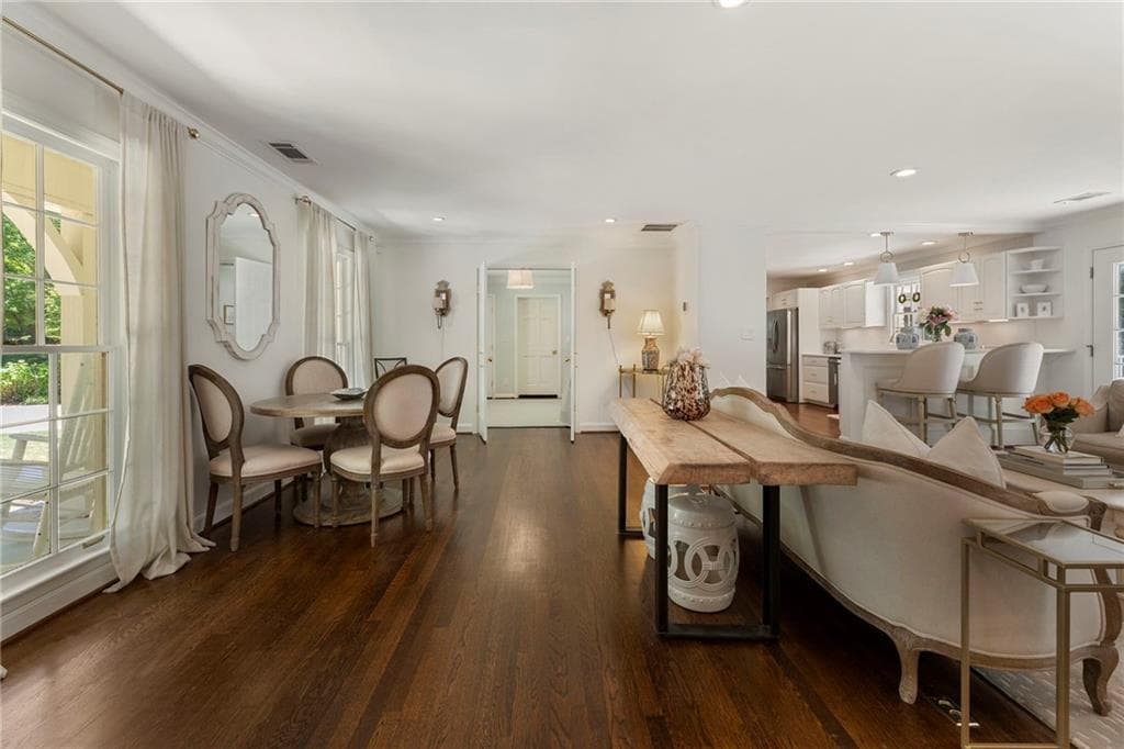 4 bedroom, 4 bathroom, 2,358 sq ft single family residence for rent at 4770 Chatworth Court, Sandy Springs, GA 30342 for $6,000 a month — photo 9