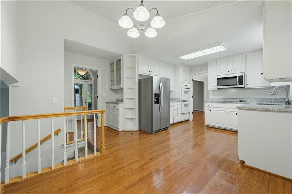 4 bedroom, 3 bathroom, 3,054 sq ft single family residence for sale at 2293 Chimney Springs Drive, Marietta, GA 30062 — photo 6