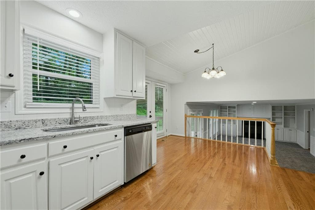 4 bedroom, 3 bathroom, 3,054 sq ft single family residence for sale at 2293 Chimney Springs Drive, Marietta, GA 30062 — photo 8