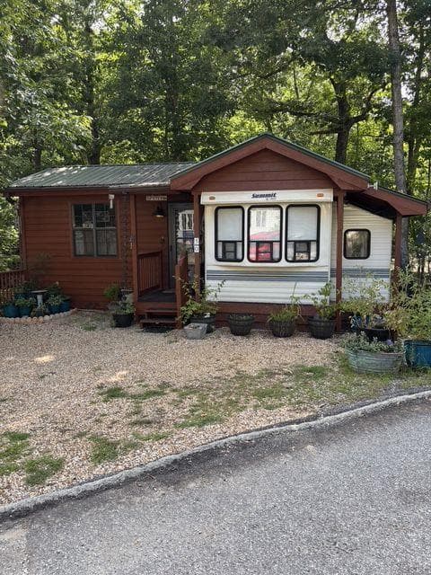 1 bedroom, 1 bathroom, 826 sq ft single family residence for sale at 50 Rocky Lane, Cleveland, GA 30528 — photo 3