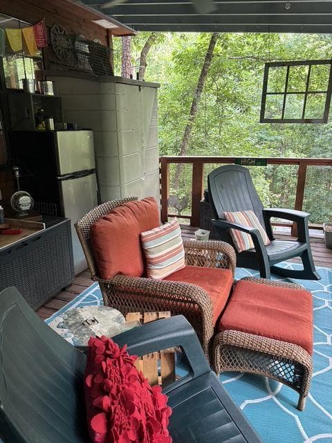 1 bedroom, 1 bathroom, 826 sq ft single family residence for sale at 50 Rocky Lane, Cleveland, GA 30528 — photo 6