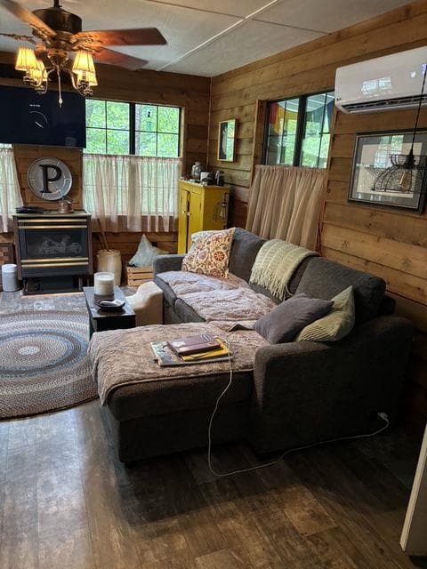 1 bedroom, 1 bathroom, 826 sq ft single family residence for sale at 50 Rocky Lane, Cleveland, GA 30528 — photo 8
