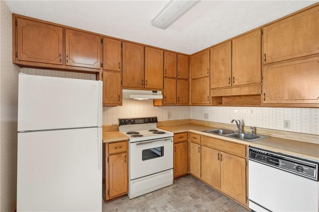 2 bedroom, 2 bathroom, 1,204 sq ft townhouse under contract at 272 Olde Oaks Lane, Riverdale, GA 30274 — photo 8
