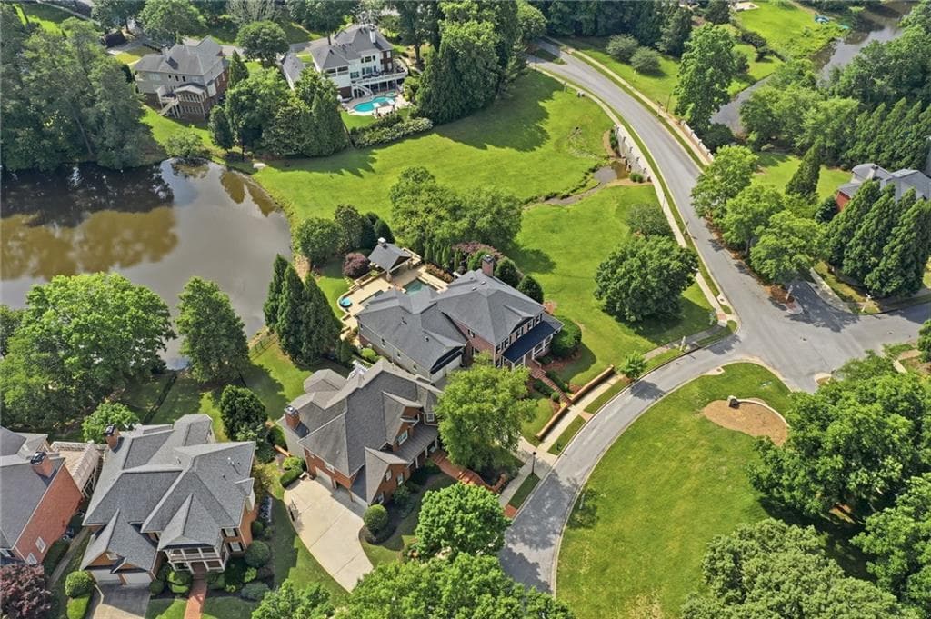 5 bedroom, 6 bathroom, 5,784 sq ft single family residence for sale at 1072 Moores Walk Lane, Suwanee, GA 30024 — photo 7