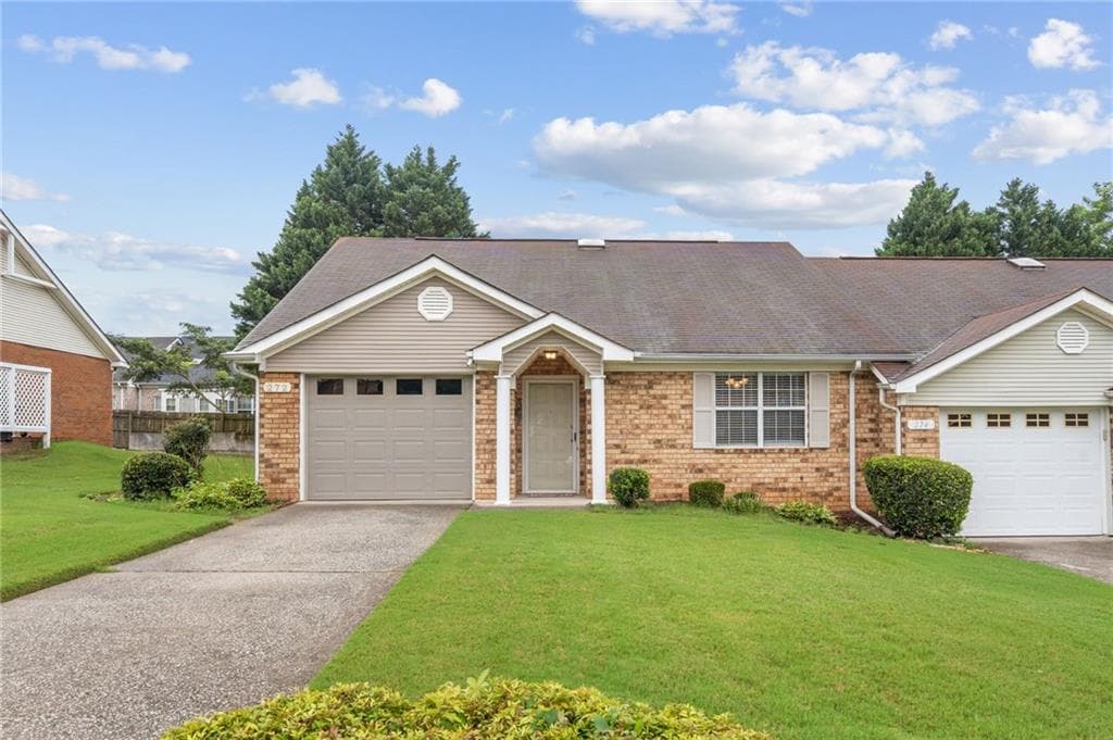 2 bedroom, 2 bathroom, 1,204 sq ft townhouse under contract at 272 Olde Oaks Lane, Riverdale, GA 30274 — photo 2