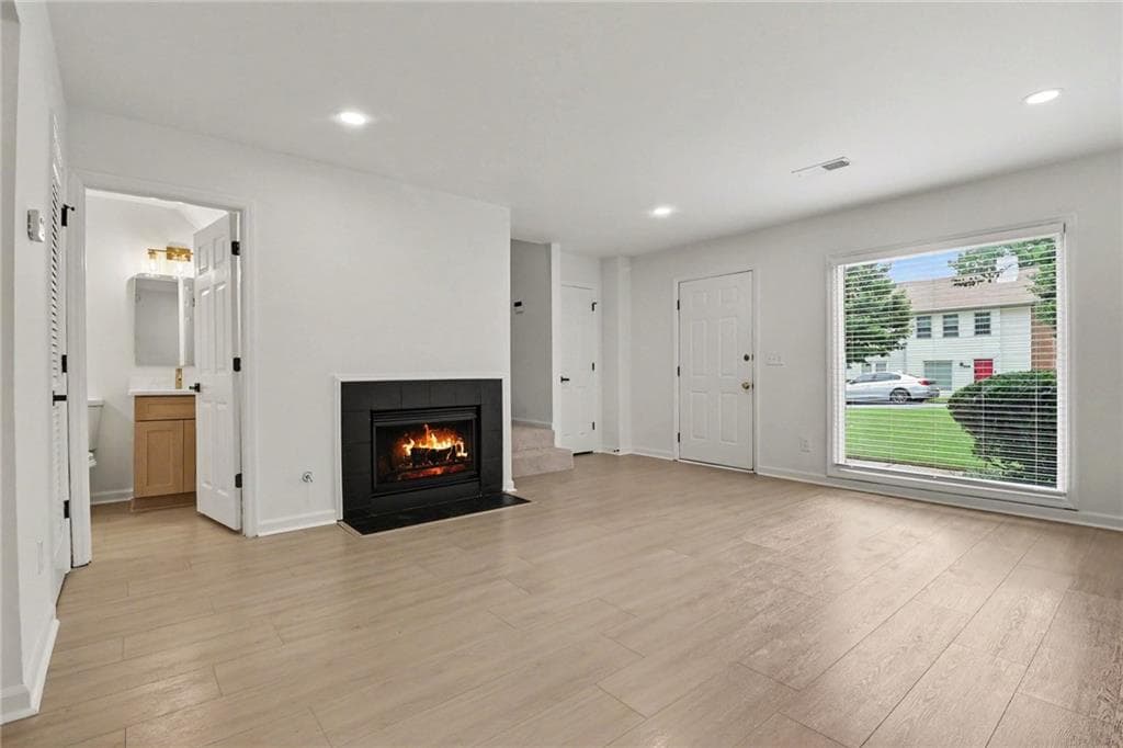 2 bedroom, 3 bathroom, 1,240 sq ft townhouse for sale at 201 Holcomb Ferry Road, Roswell, GA 30076 — photo 2