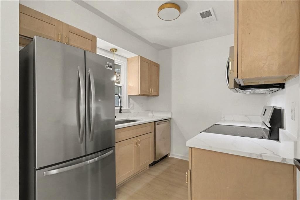 2 bedroom, 3 bathroom, 1,240 sq ft townhouse for sale at 201 Holcomb Ferry Road, Roswell, GA 30076 — photo 3