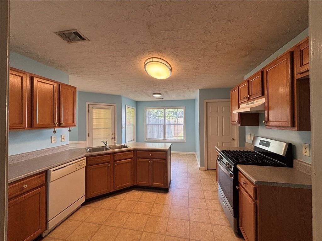 4 bedroom, 2 bathroom, 1,770 sq ft single family residence for rent at 3287 Baymount Way, Lawrenceville, GA 30043 for $2,000 a month — photo 10