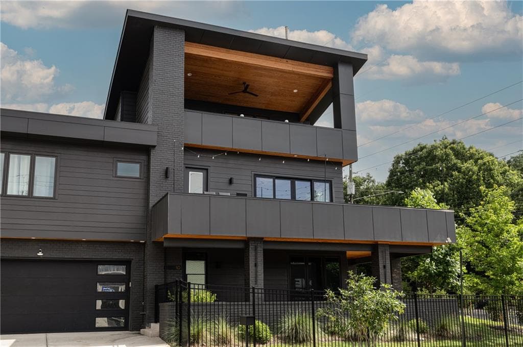 5 bedroom, 5 bathroom, 2,713 sq ft townhouse for sale at 10 Moreland, Atlanta, GA 30307