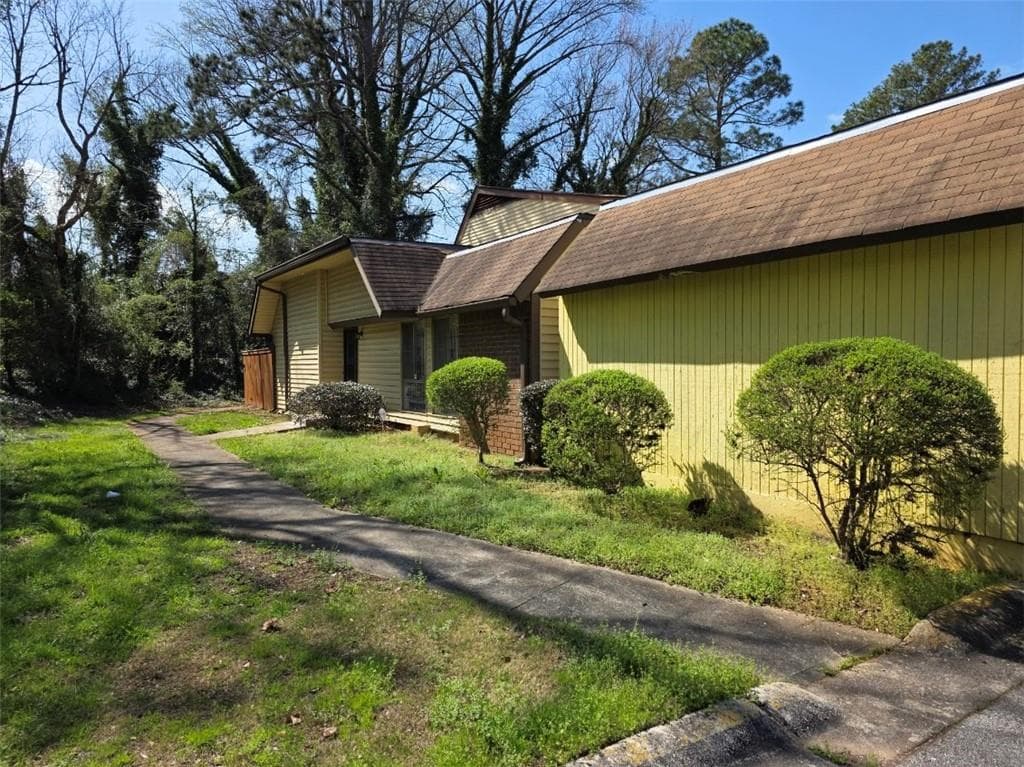 2 bedroom, 1 bathroom, 994 sq ft condominium for sale at 3183 Nectarine Circle, Decatur, GA 30034 — photo 2