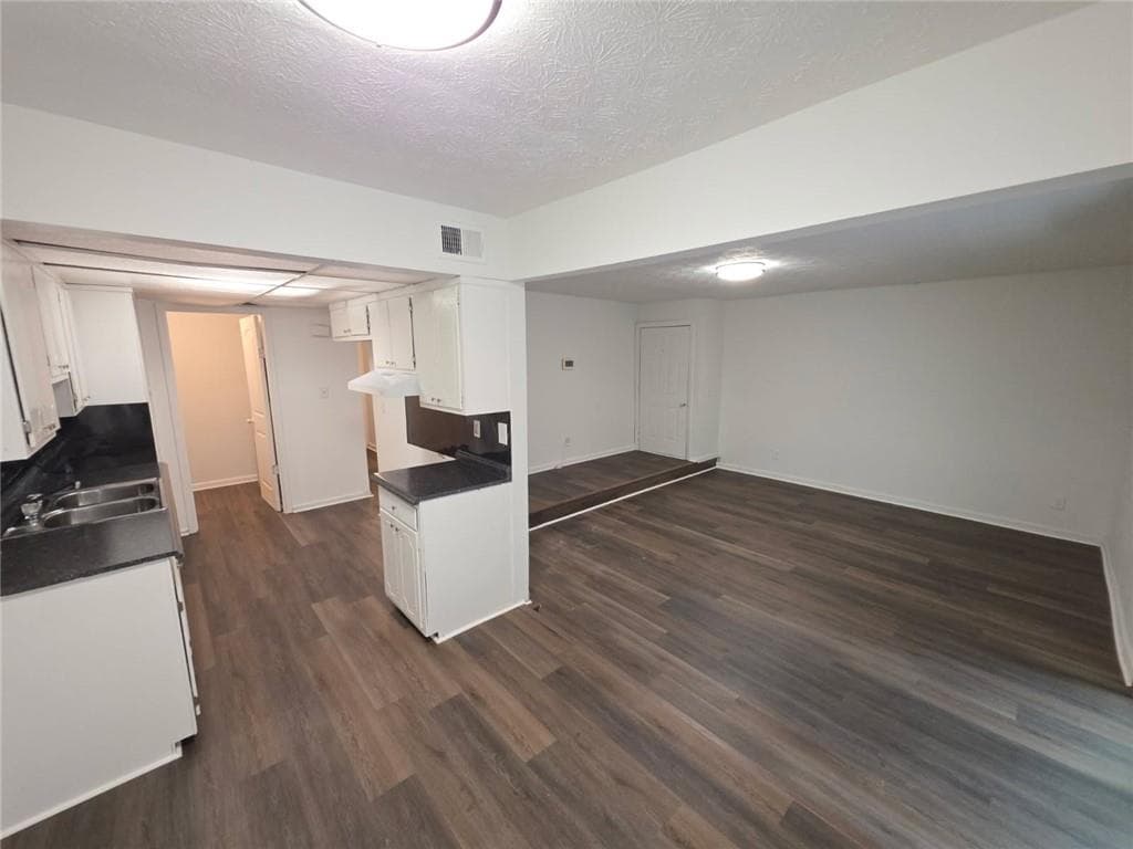 2 bedroom, 1 bathroom, 994 sq ft condominium for sale at 3183 Nectarine Circle, Decatur, GA 30034 — photo 4