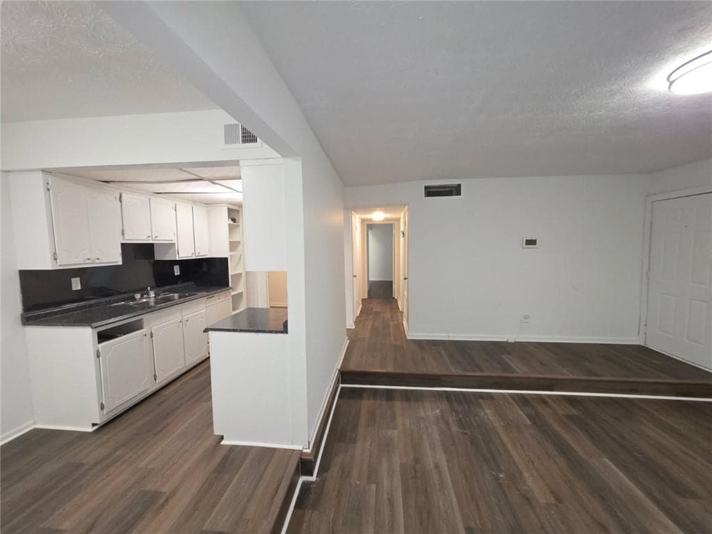2 bedroom, 1 bathroom, 994 sq ft condominium for sale at 3183 Nectarine Circle, Decatur, GA 30034 — photo 5