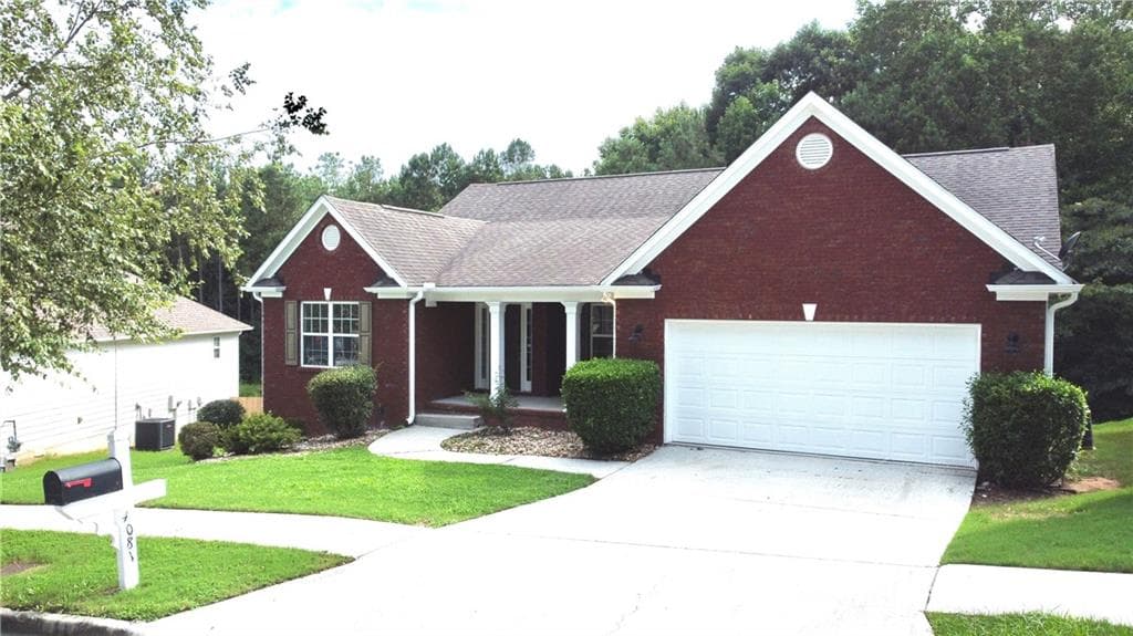 5 bedroom, 3 bathroom, 3,660 sq ft home for sale at 4081 Savannah Ridge Trace, Loganville, GA