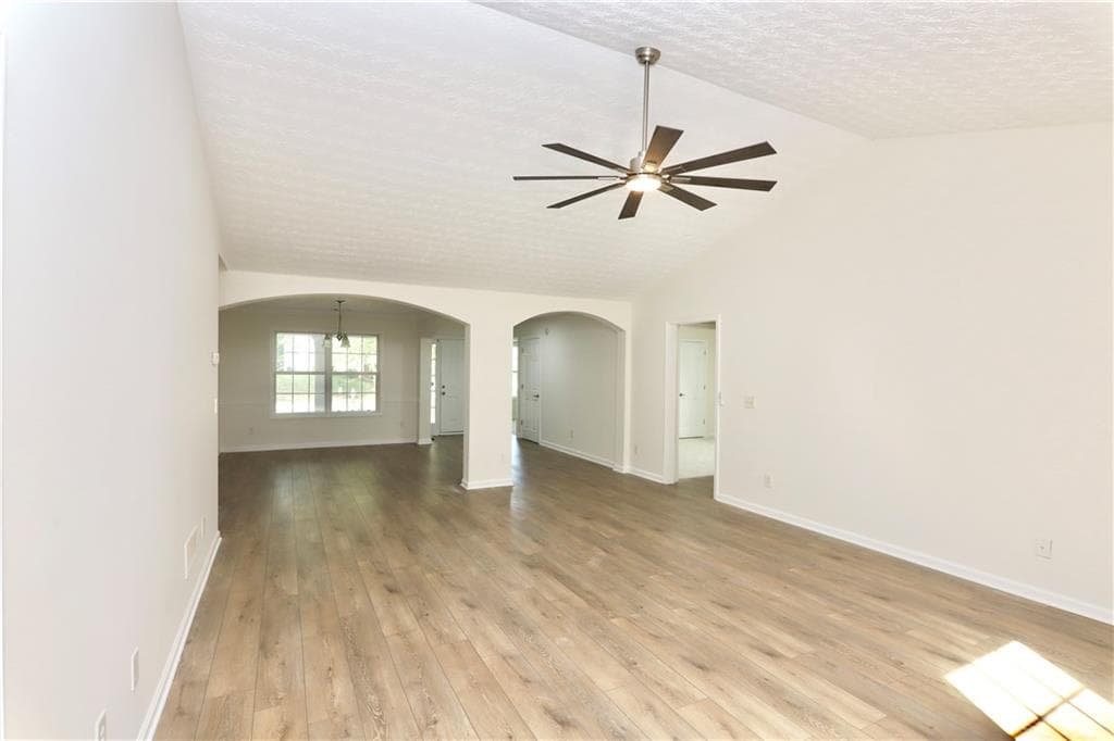 5 bedroom, 3 bathroom, 3,660 sq ft single family residence for sale at 4081 Savannah Ridge Trace, Loganville, GA 30052 — photo 5