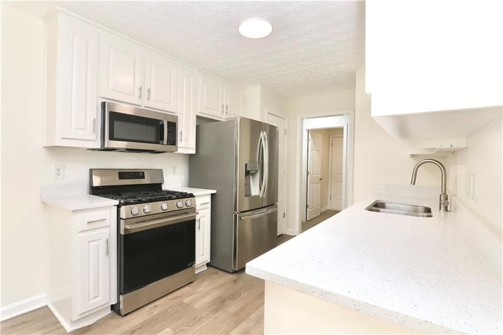 5 bedroom, 3 bathroom, 3,660 sq ft single family residence for sale at 4081 Savannah Ridge Trace, Loganville, GA 30052 — photo 9