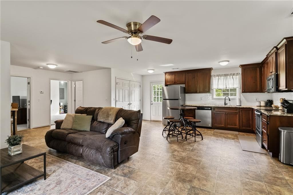 2 bedroom, 2 bathroom, 1,008 sq ft single family residence for sale at 234 Jim Pruitt Road, Dahlonega, GA 30533 — photo 4