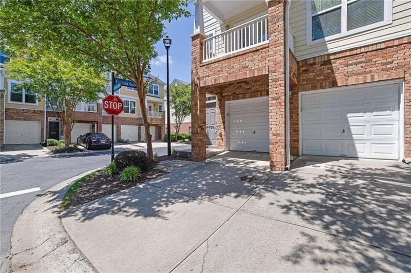3 bedroom, 4 bathroom, 2,390 sq ft townhouse for sale at 14000 Portside Bend, Milton, GA 30004 — photo 2