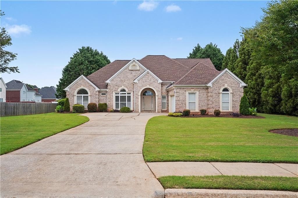 4 bedroom, 4 bathroom, 3,116 sq ft single family residence under contract at 1086 Rowanshyre Circle, Mcdonough, GA 30253