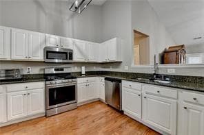 3 bedroom, 2 bathroom, 2,259 sq ft single family residence for sale at 1627 Amhearst Walk Road, Lawrenceville, GA 30043 — photo 6