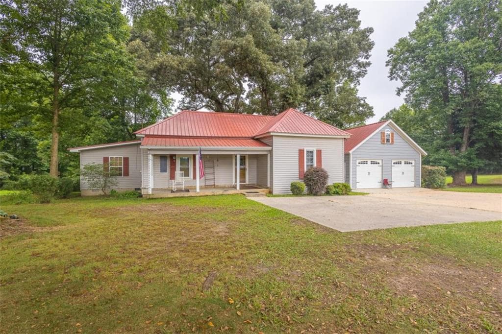 3 bedroom, 2 bathroom, 1,936 sq ft single family residence under contract at 1953 Tyus Carrollton Road, Carrollton, GA 30117