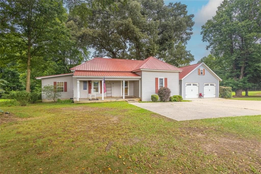 3 bedroom, 2 bathroom, 1,936 sq ft single family residence under contract at 1953 Tyus Carrollton Road, Carrollton, GA 30117 — photo 2