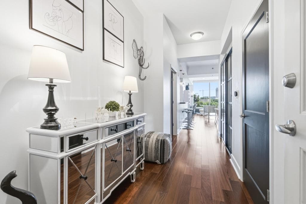 2 bedroom, 3 bathroom, 1,594 sq ft condominium for sale at 2795 Peachtree Road 805, Atlanta, GA 30305 — photo 2