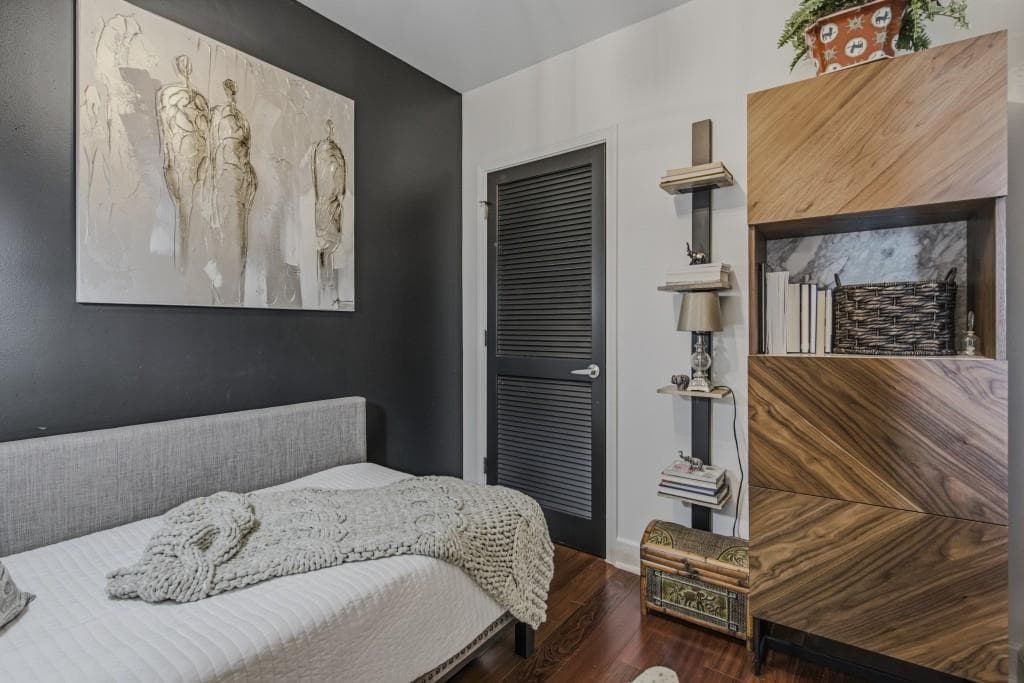 2 bedroom, 3 bathroom, 1,594 sq ft condominium for sale at 2795 Peachtree Road 805, Atlanta, GA 30305 — photo 5