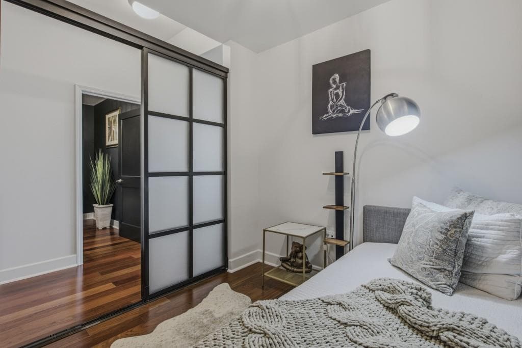 2 bedroom, 3 bathroom, 1,594 sq ft condominium for sale at 2795 Peachtree Road 805, Atlanta, GA 30305 — photo 6