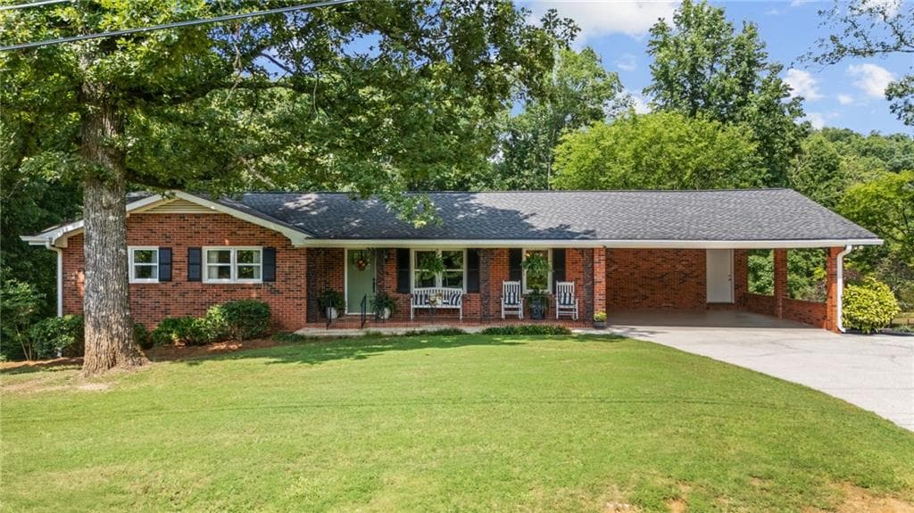 3 bedroom, 2 bathroom, 1,588 sq ft single family residence for sale at 243 New Hermitage Road, Rome, GA 30161 — photo 1 of 27